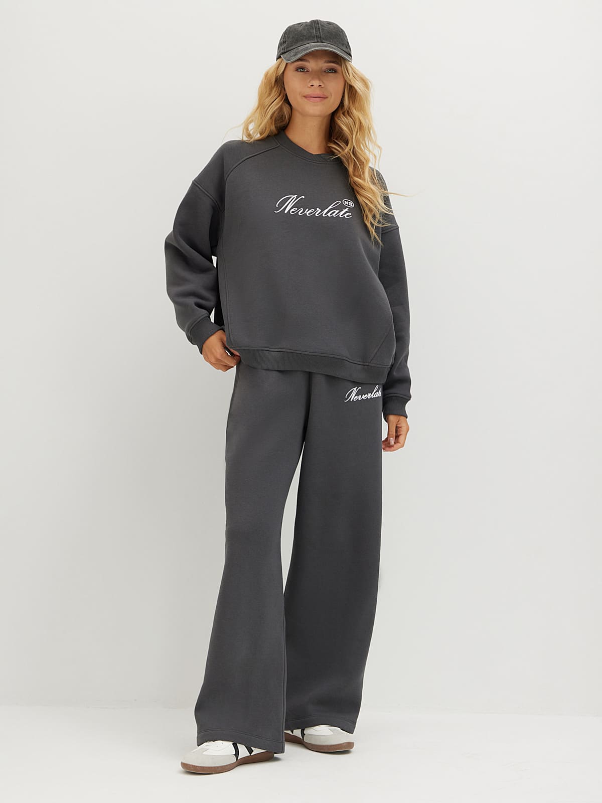 Утепленный спортивный костюм