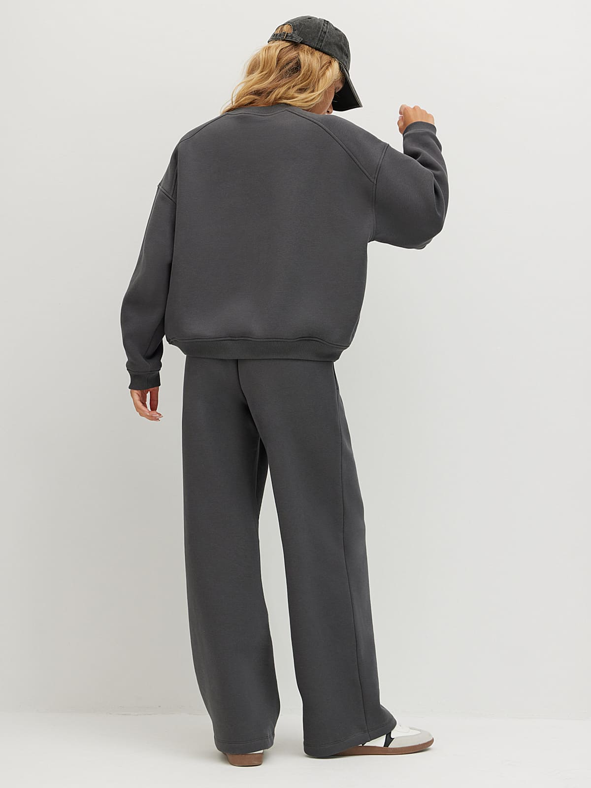 Утепленный спортивный костюм