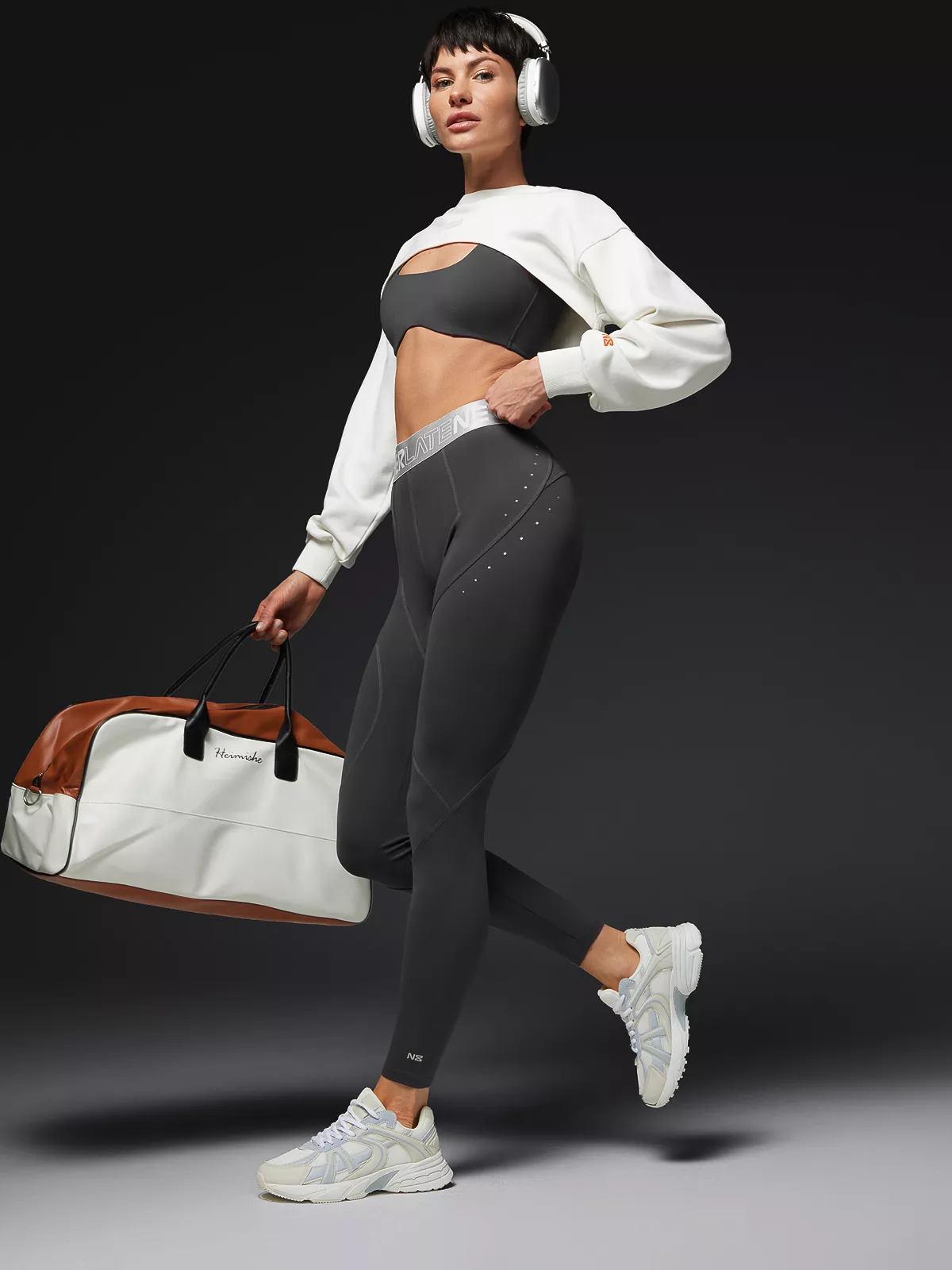 Кроссовки женские