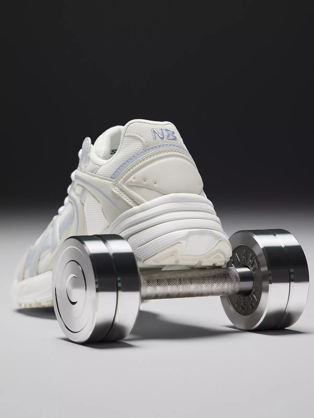 Кроссовки женские