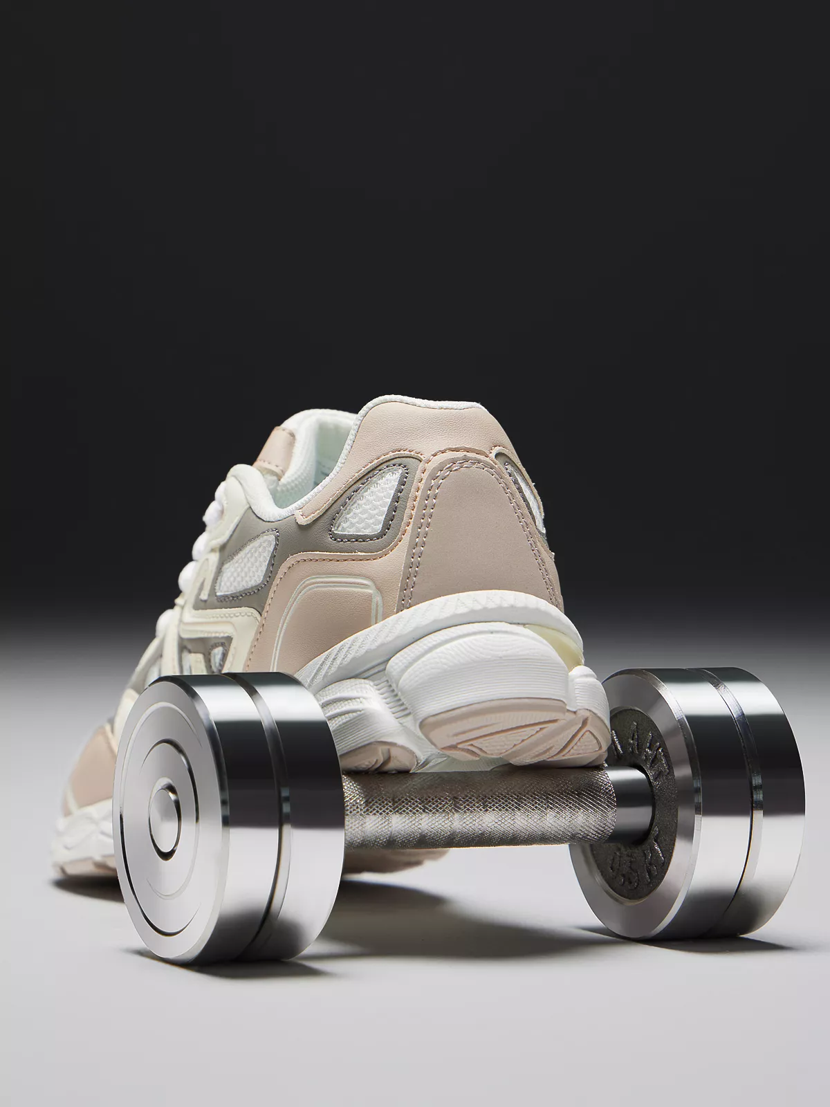 Кроссовки женские