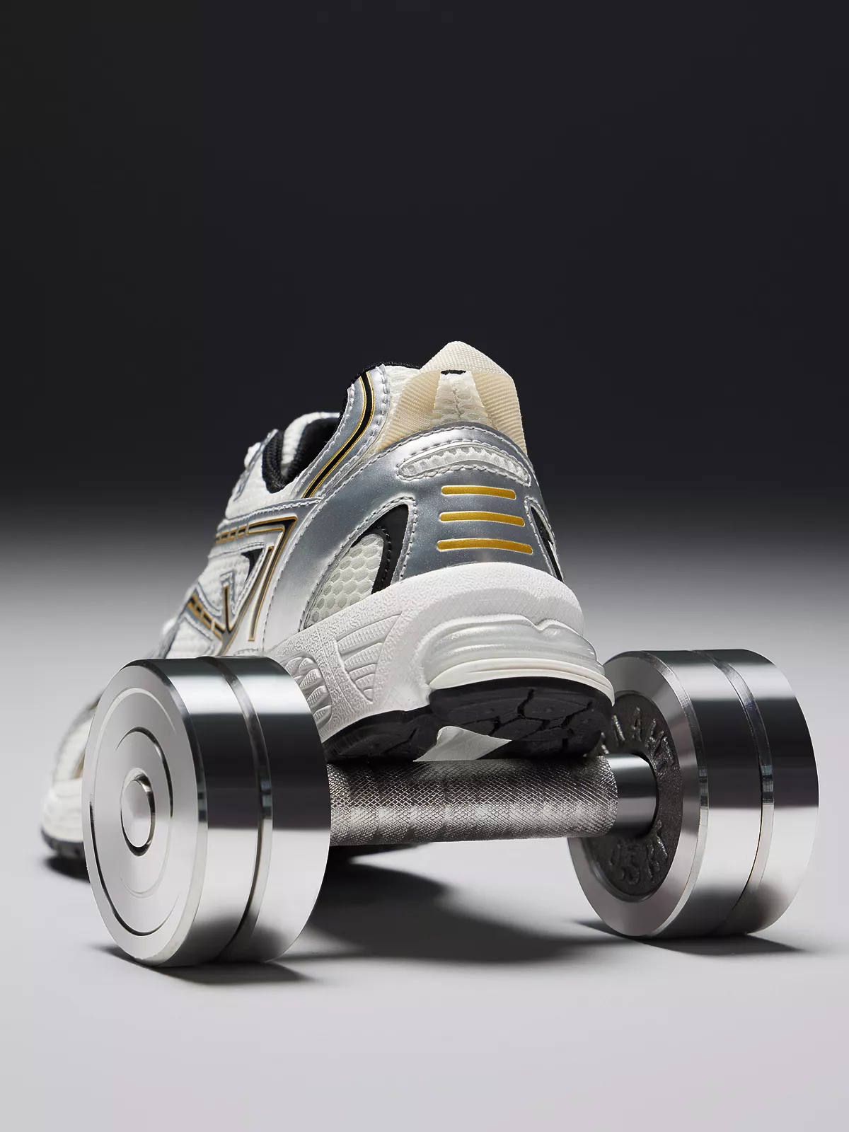 Кроссовки женские