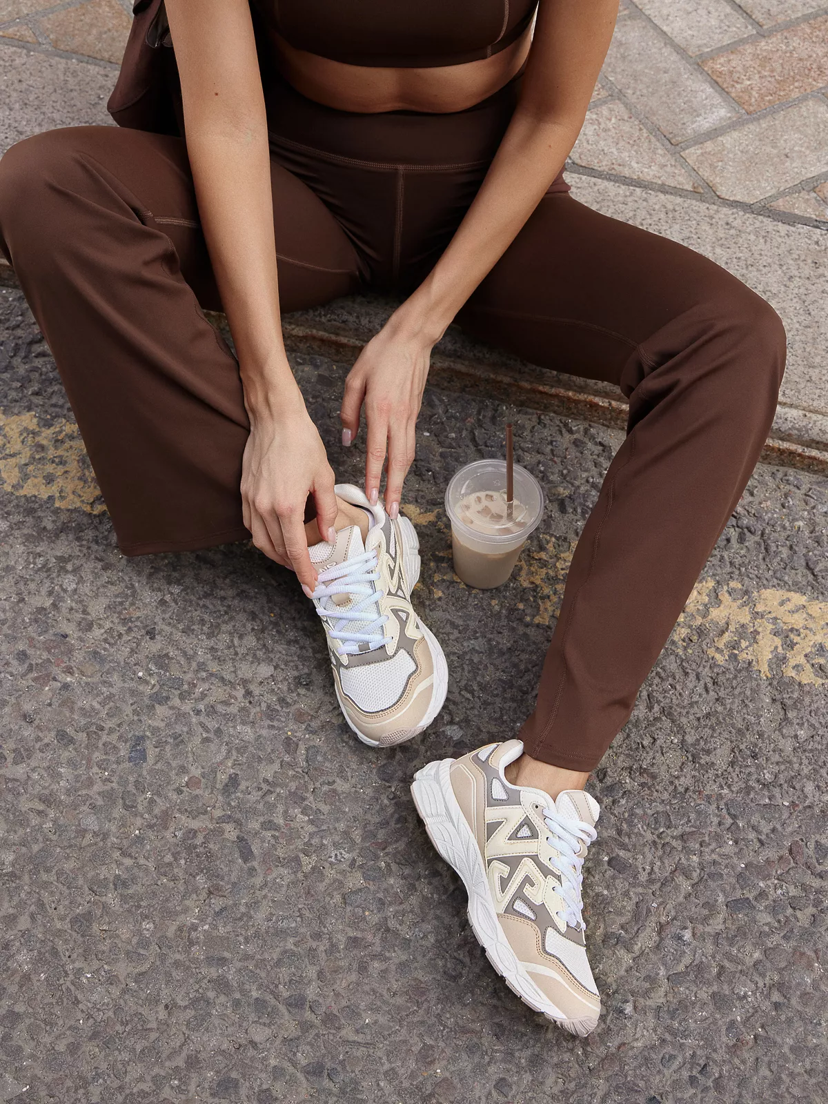 Кроссовки женские