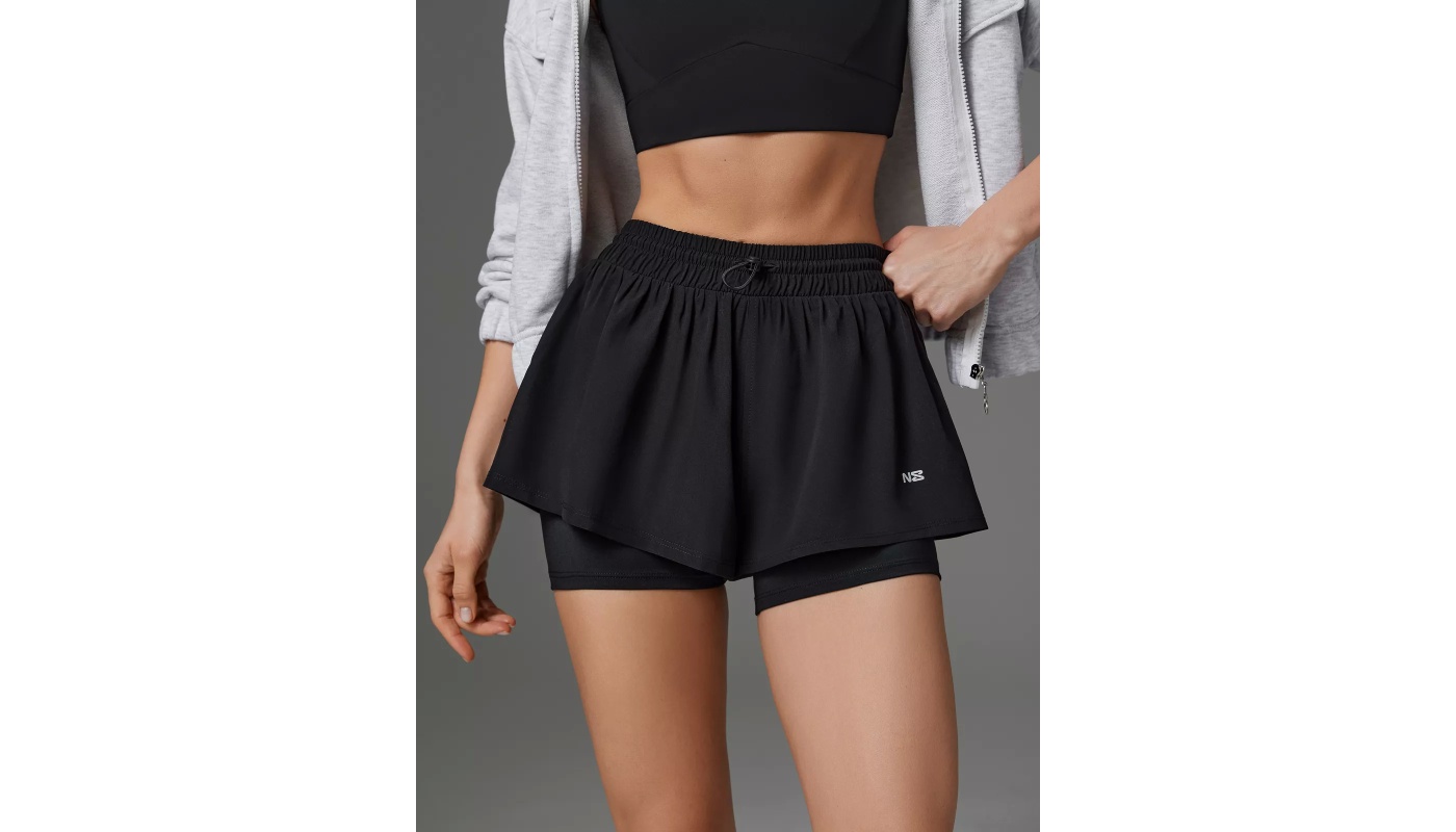 Двойные спортивные шорты черные