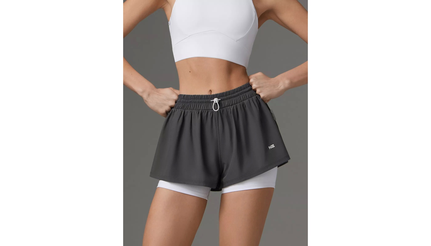 Двойные спортивные шорты серые